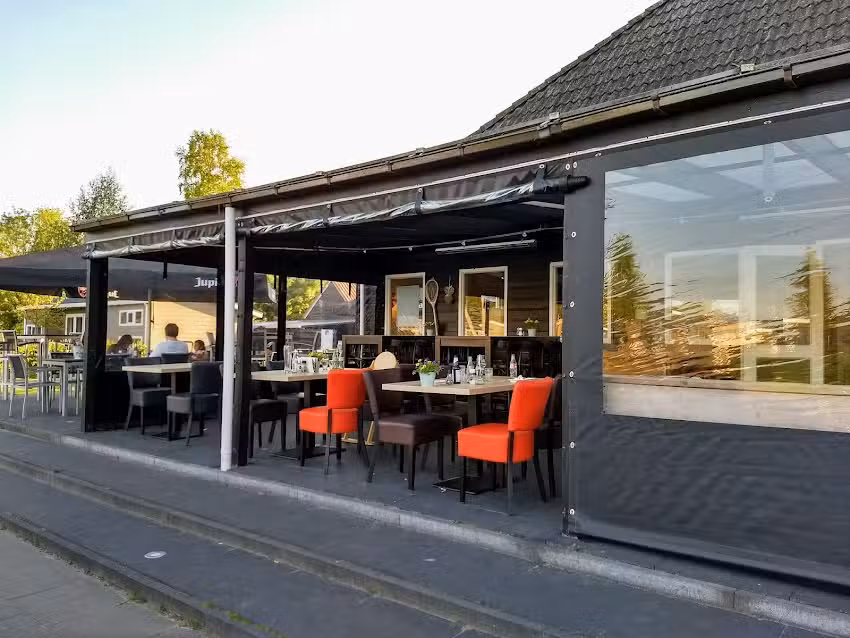 Giethoorn Burgers & Grill &ndash; Indoor Playground &ndash; SUP/Kano Rental