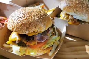 Giorgio&rsquo;s &ndash; Snacks & Slices &ndash; Patat en Pizza &ndash; Heiloo