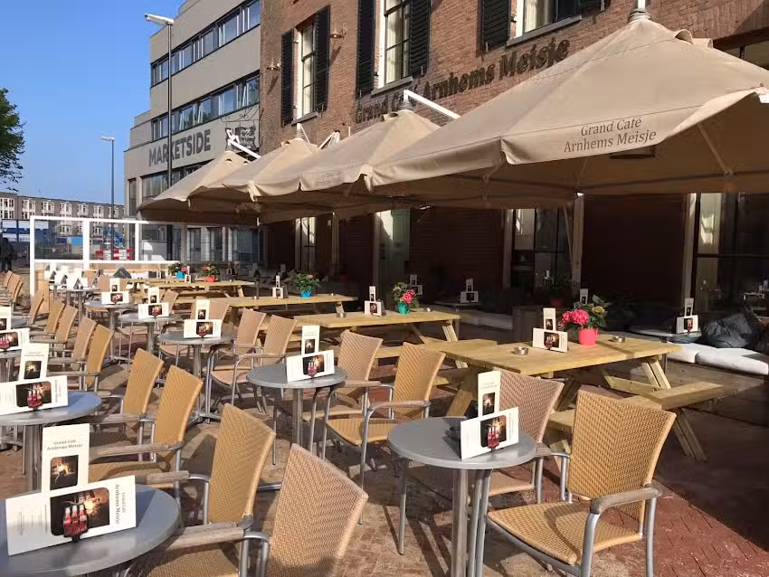 Grand Caf&eacute; Arnhems Meisje