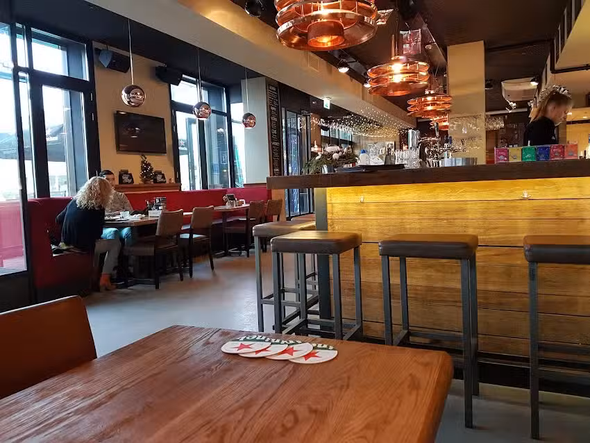 Grand Caf&eacute; Cheers