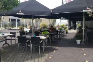 Grand Caf&eacute; Eight