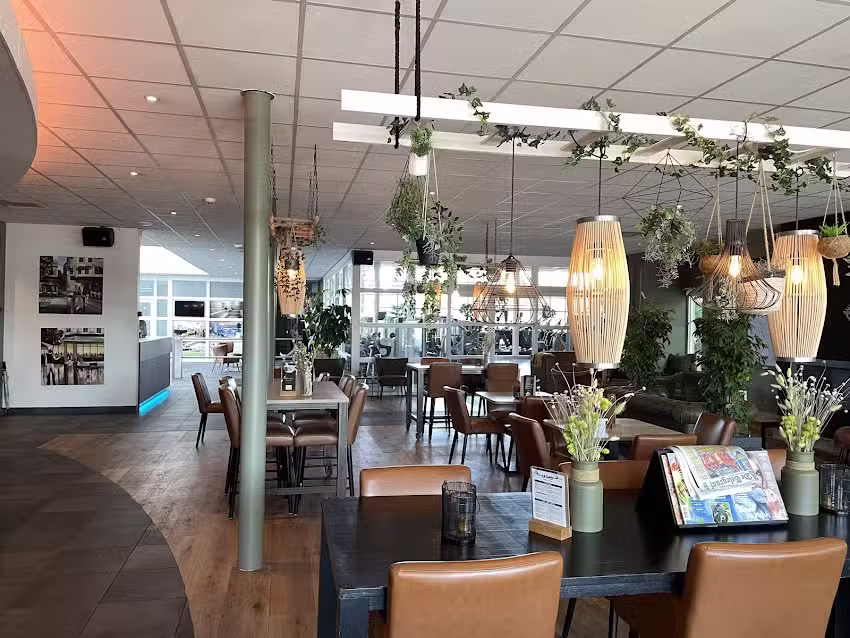 Grand Caf&eacute; La Base