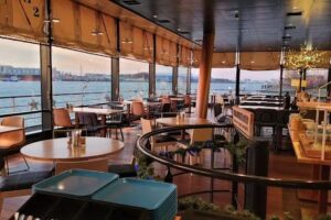 Grand Caf&eacute; Nautique