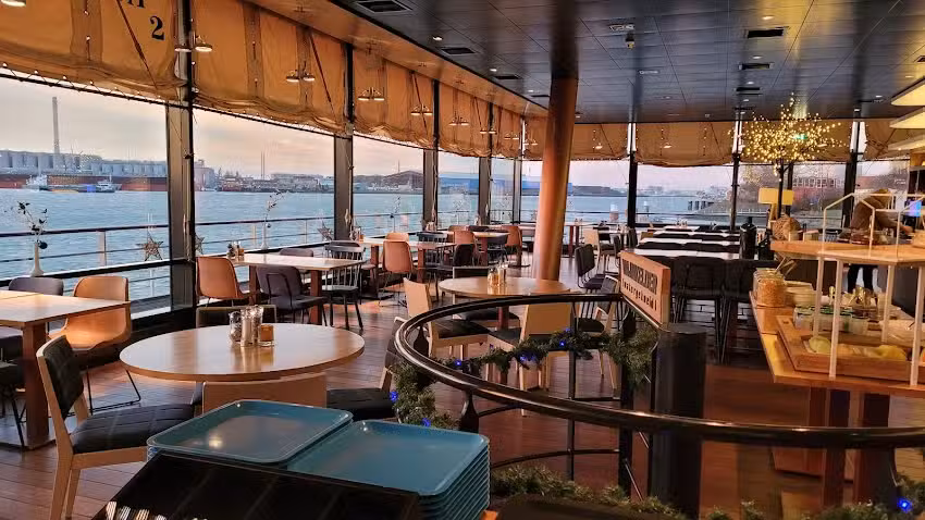 Grand Caf&eacute; Nautique