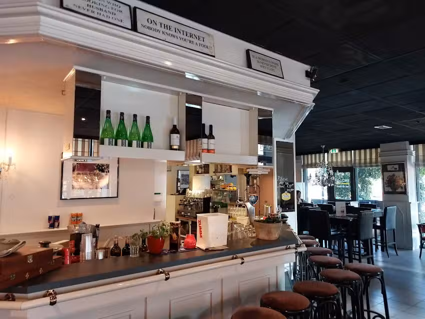 Grand Caf&eacute; &ldquo;Place Du Nord&rdquo;