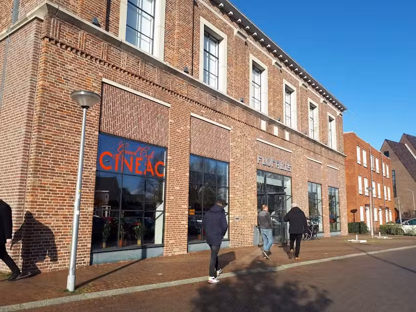 Grand Caf&eacute;/Restaurant Cineac