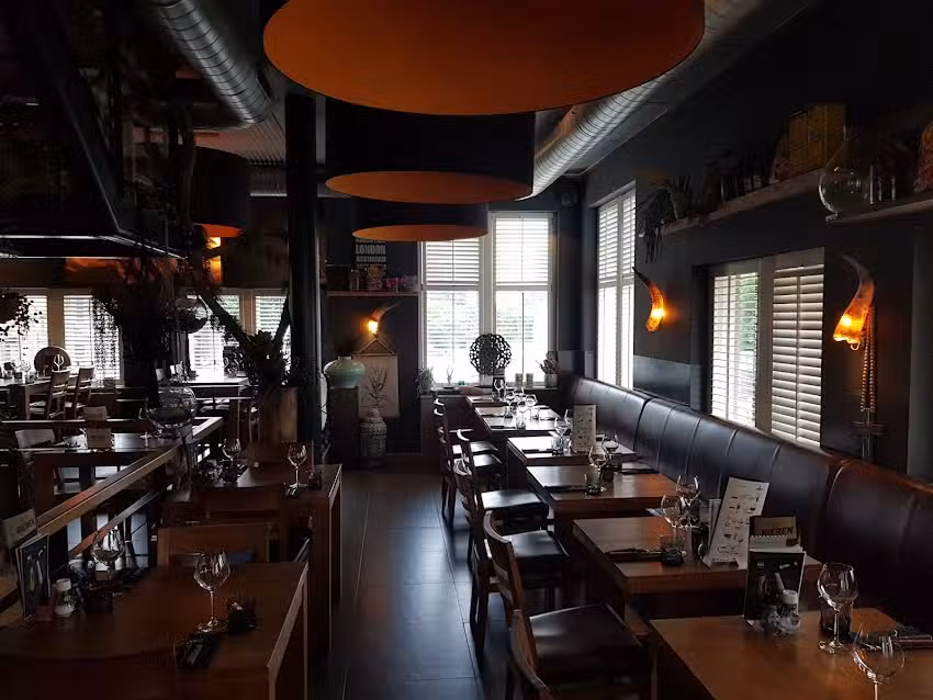 Grand Caf&eacute; Saint Tropez