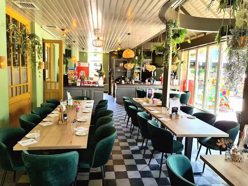 Grand Caf&eacute; Sands