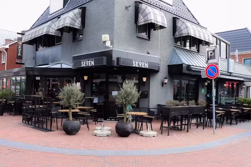 Grand Caf&eacute; Seven