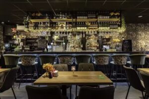 Grand caf&eacute; &rsquo;t plein