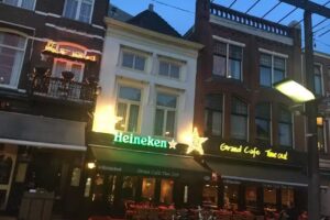 Grand Caf&eacute; Time Out