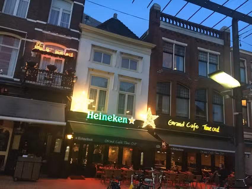 Grand Caf&eacute; Time Out