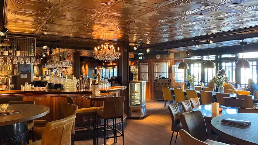 Grand Caf&eacute; Van Ruysdael