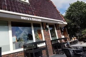 Harry’s Café