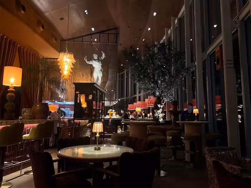 Hasta La Vista, Baby &ndash; Restaurant & Rooftop Bar