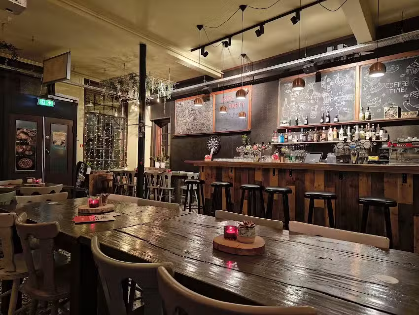 HollaPolla Restaurant