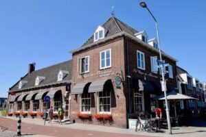 Hotel &ndash; Grand Caf&eacute; Het Wapen van Alblasserdam