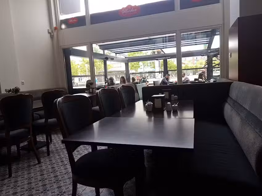 H&uuml;nkar Restaurant