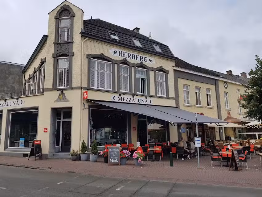 IJssalon-Lunchroom-Pizzeria Mezzaluna