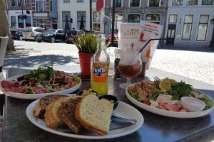 In de Roos Zaltbommel, lunchcafé (Cello)