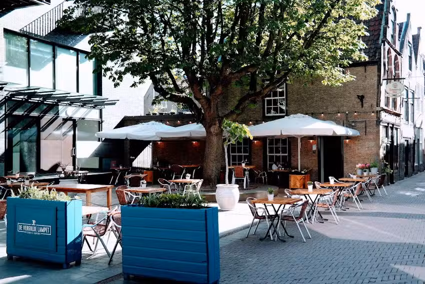 In de Vergulde Lampet