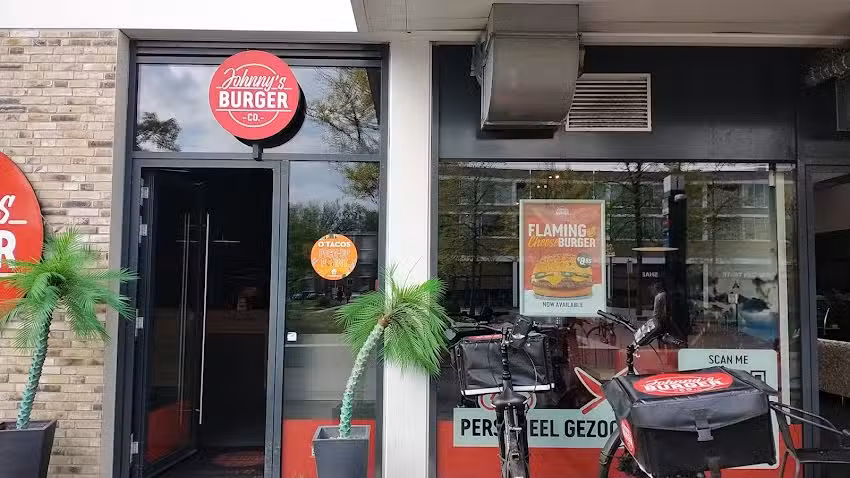 Johnny&rsquo;s Burger & O&rsquo;Tacos