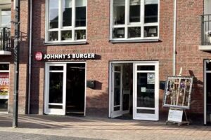 Johnny&rsquo;s Burger & O&rsquo;Tacos