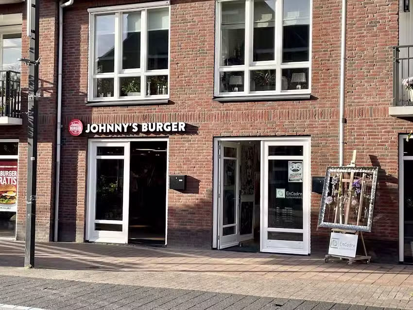 Johnny&rsquo;s Burger & O&rsquo;Tacos