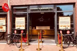 Johnny&rsquo;s Burger & O&rsquo;Tacos