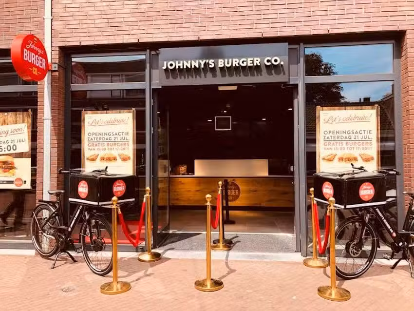 Johnny&rsquo;s Burger & O&rsquo;Tacos