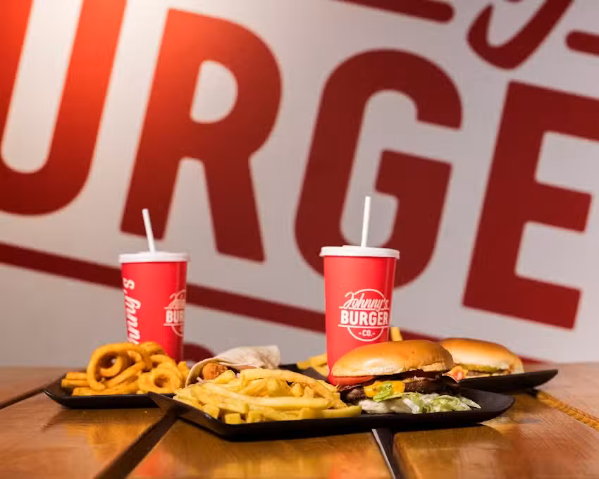 Johnny&rsquo;s Burger & O&rsquo;Tacos