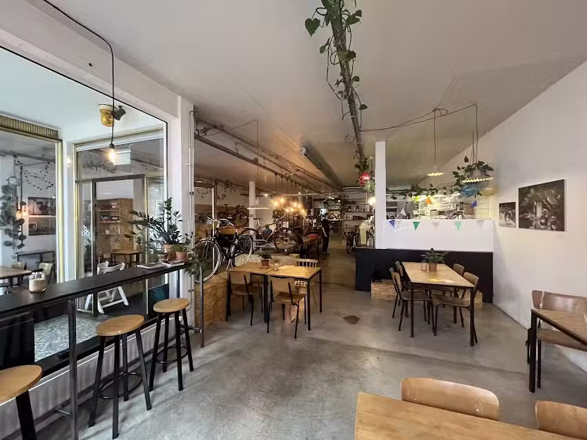 Kamu koffiebar en fietsenwinkel