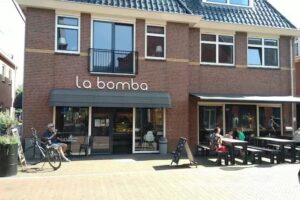 La Bomba &ndash; Patisserie &ndash; ijssalon &ndash; koffie &ndash; (Belegde) broodjes