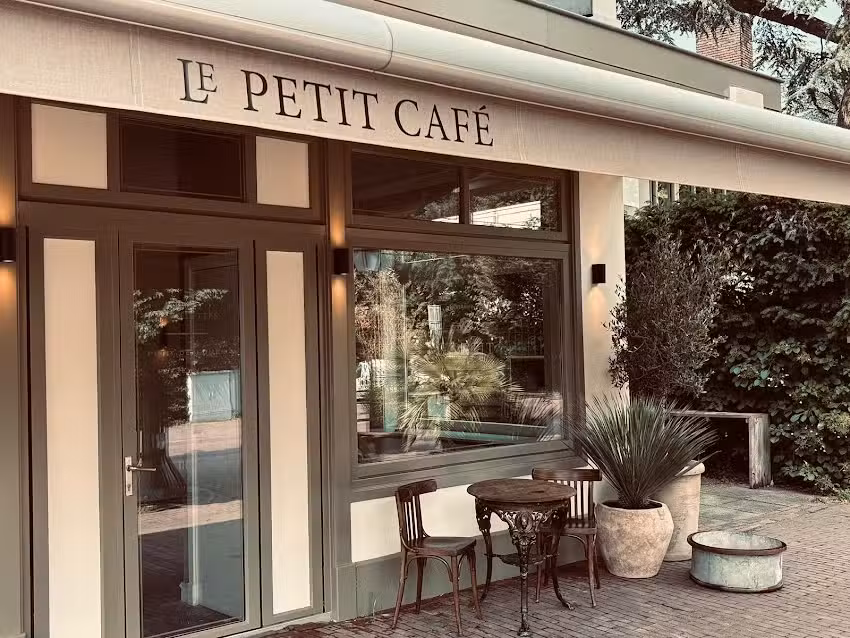 Le Petit Caf&eacute; Bloemendaal