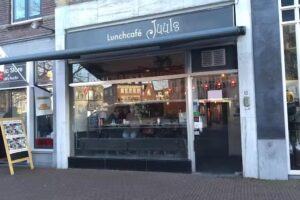 Lunchcaf&eacute; Juuls