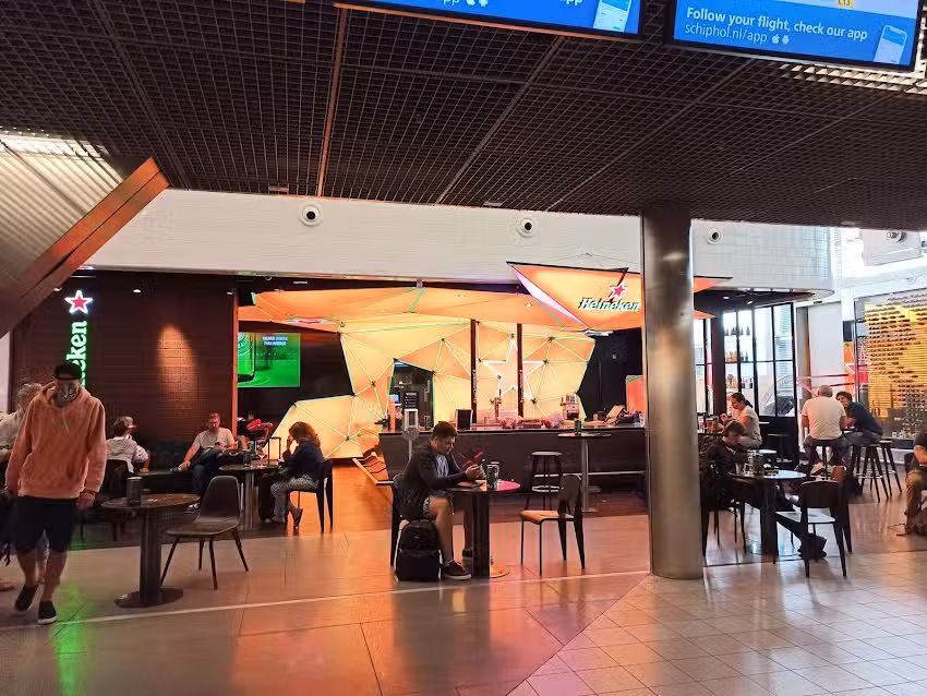 McDonald&rsquo;s Airport Schiphol Lounge 2