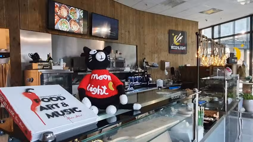 Moonlight Asian Streetfood Caf&eacute; & Ramen Noodles