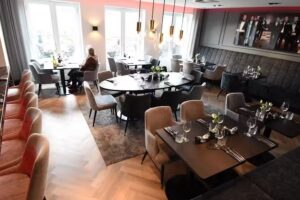 mooR Wining & Dining