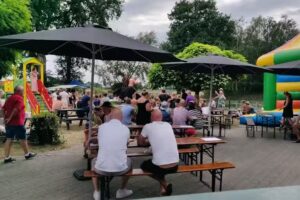 n Veldhook spelen en eten familierestaurant