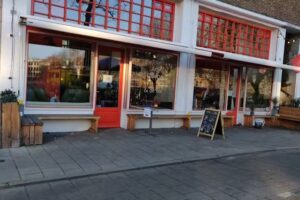 No Man&rsquo;s Art Gallery & de bar