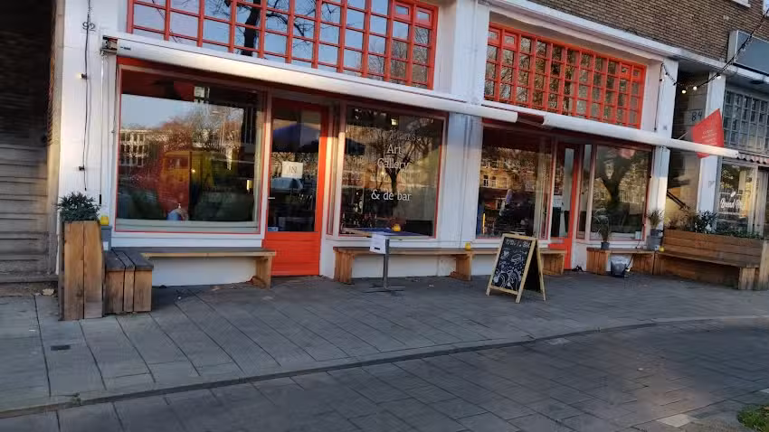 No Man&rsquo;s Art Gallery & de bar