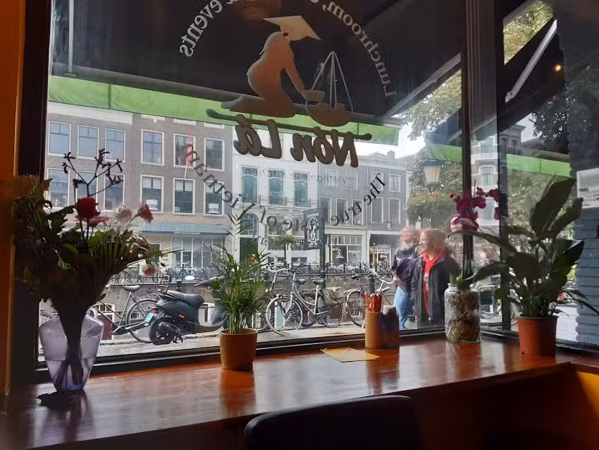 N&oacute;n L&aacute; lunchroom, Catering and Events