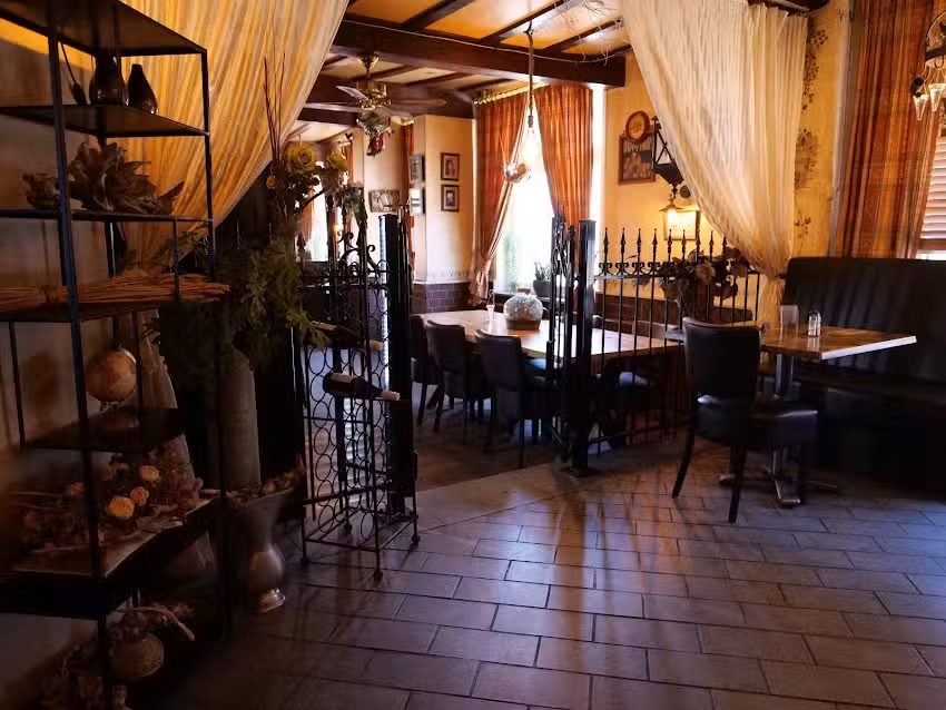 Oppe Berg &ndash; Frituur, Maaltijdservice, Eetcaf&eacute;