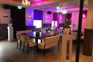 Partycentrum van Opstal