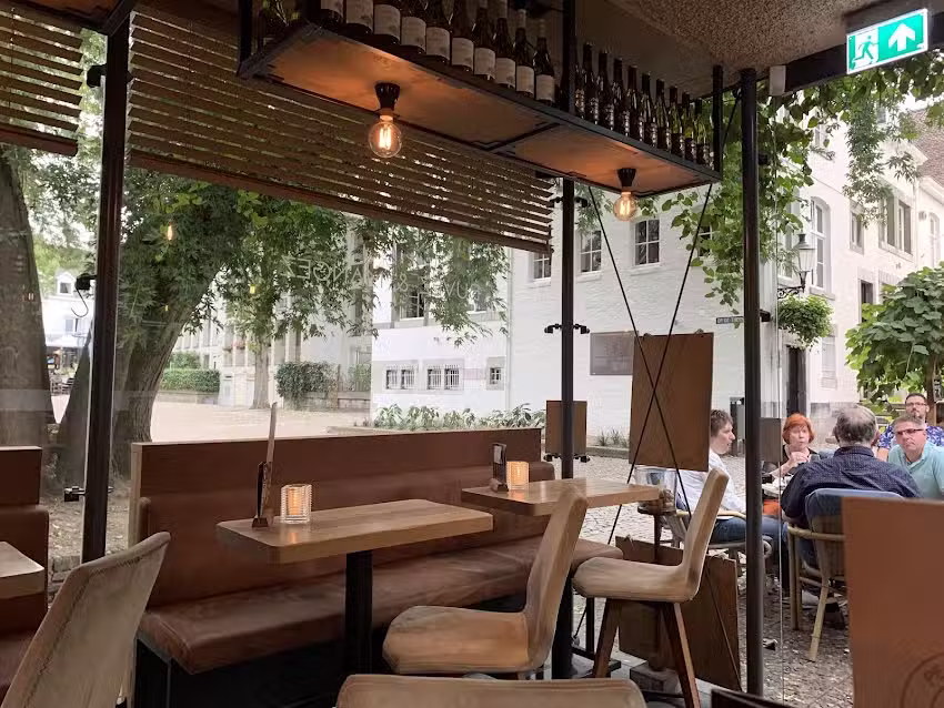 Petit Caf&eacute; Moriaan