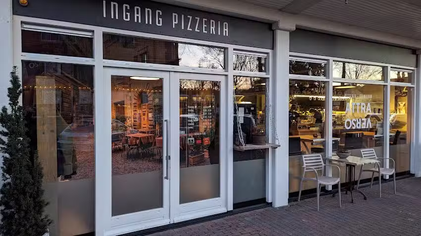 Pizzeria &ndash; Gelateria ATTRAVERSO