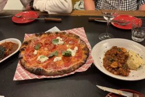 Polly&rsquo;s Pizza- en wijnbar
