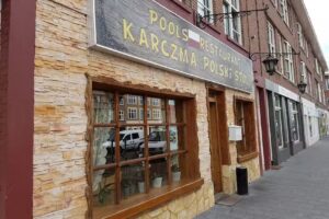 Pools Restaurant Polski St&oacute;ł