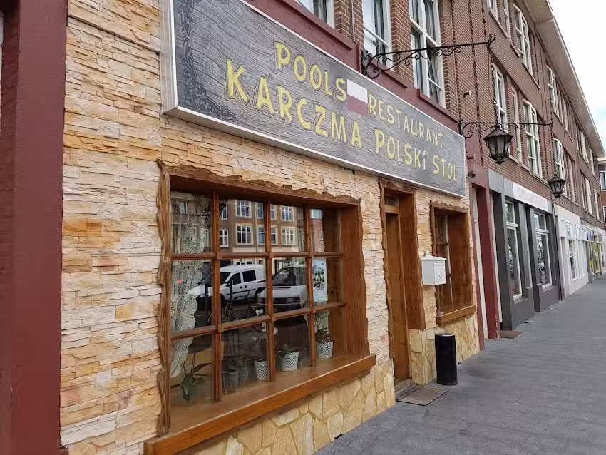 Pools Restaurant Polski St&oacute;ł