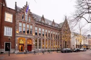 Post-Plaza Hotel & Grand Café